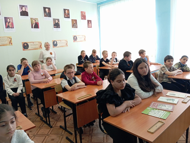 ✨ Актив Новотроицкой школы в акции "Читаем детям о войне" ✨?.